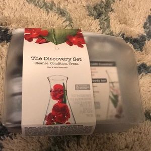The discovery set hair & skin essentials